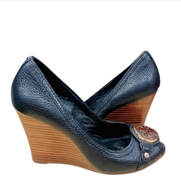 Tory Burch Leticia Black Pebbled Leather Peep-Toe Wedge Wooden Stack Heel Shoes - Picture 5 of 8